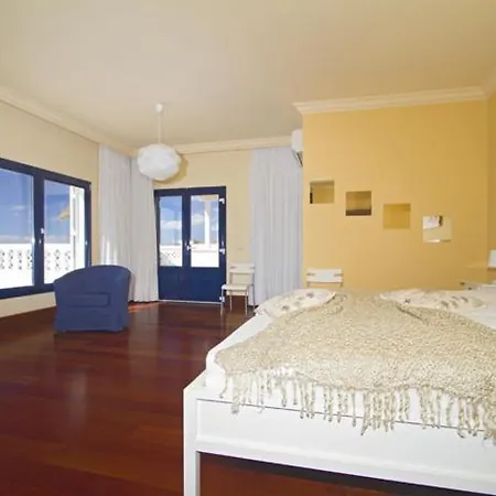 Sleeps 8 Pool Air Con Wifi Puerto Calero